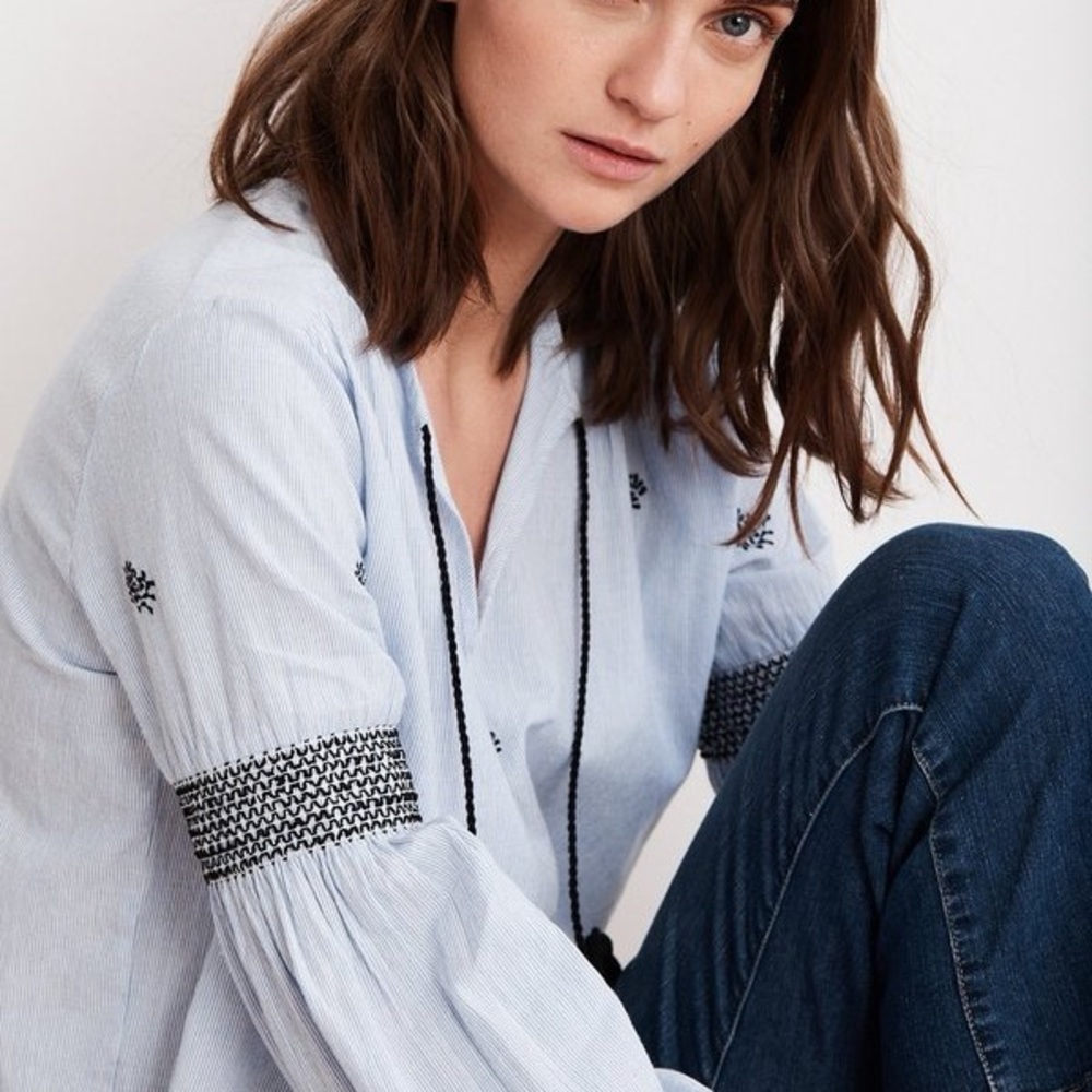 Velvet by Graham & Spencer Aimee Peasant Top Blouse in Blue- Women's Medium - Picture 3 of 4